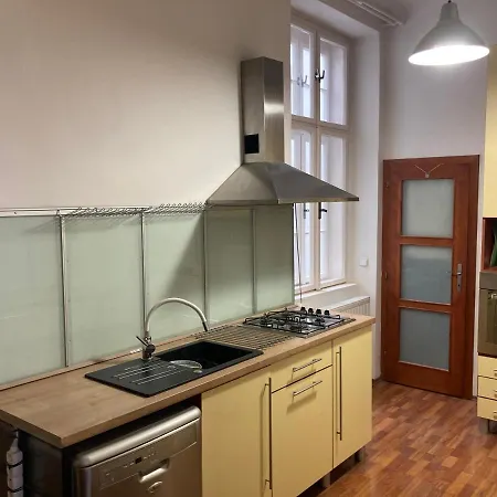 Downtown 3 Bdr Charm - Walk To All Attractions Bratislava Exterior photo