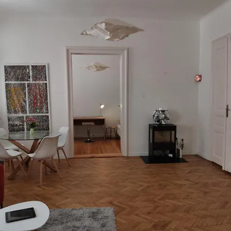 Downtown 3 Bdr Charm - Walk To All Attractions Bratislava Exterior photo