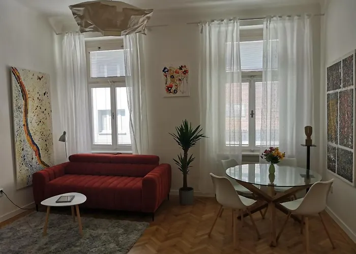 Downtown 3 Bdr Charm - Walk To All Attractions